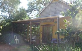 Black Cockatoo Lodge